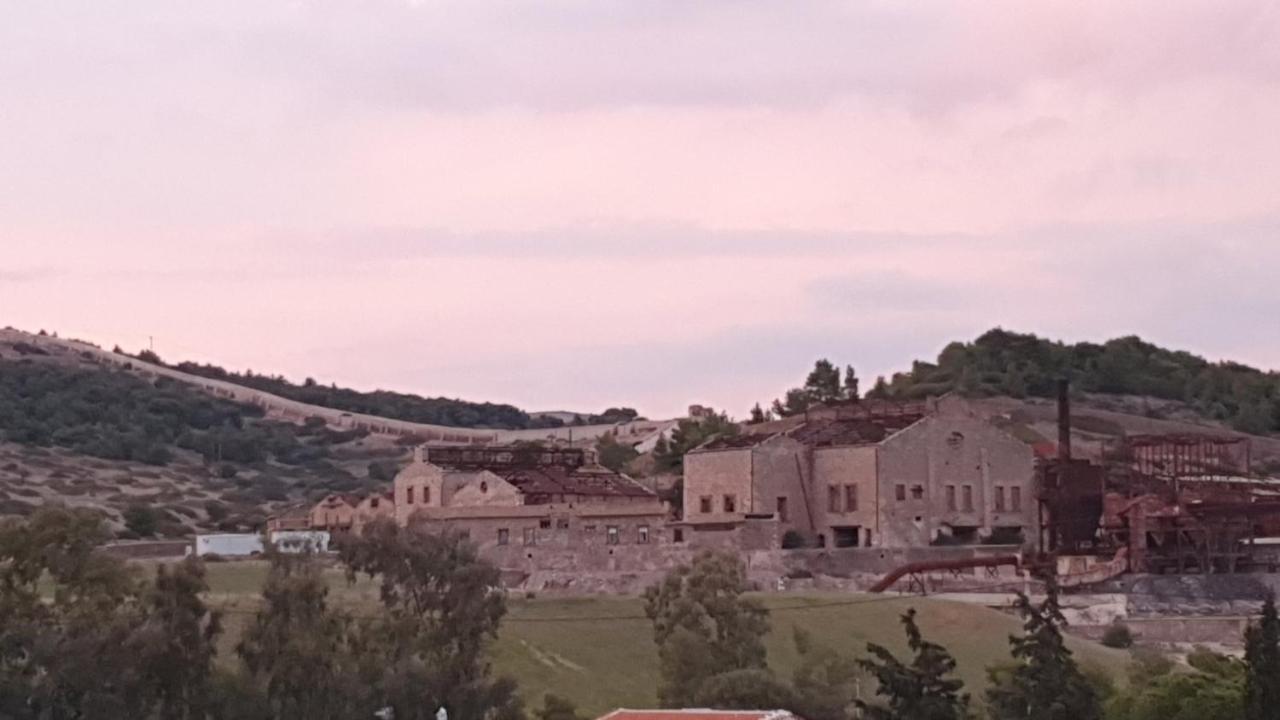 Sea & Mountain Apartment Close To Port And City Lavrion Luaran gambar